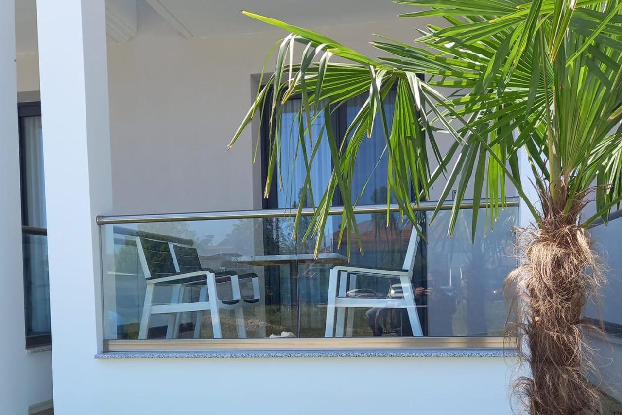 Armonia Luxury Suites Vrasná 外观 照片