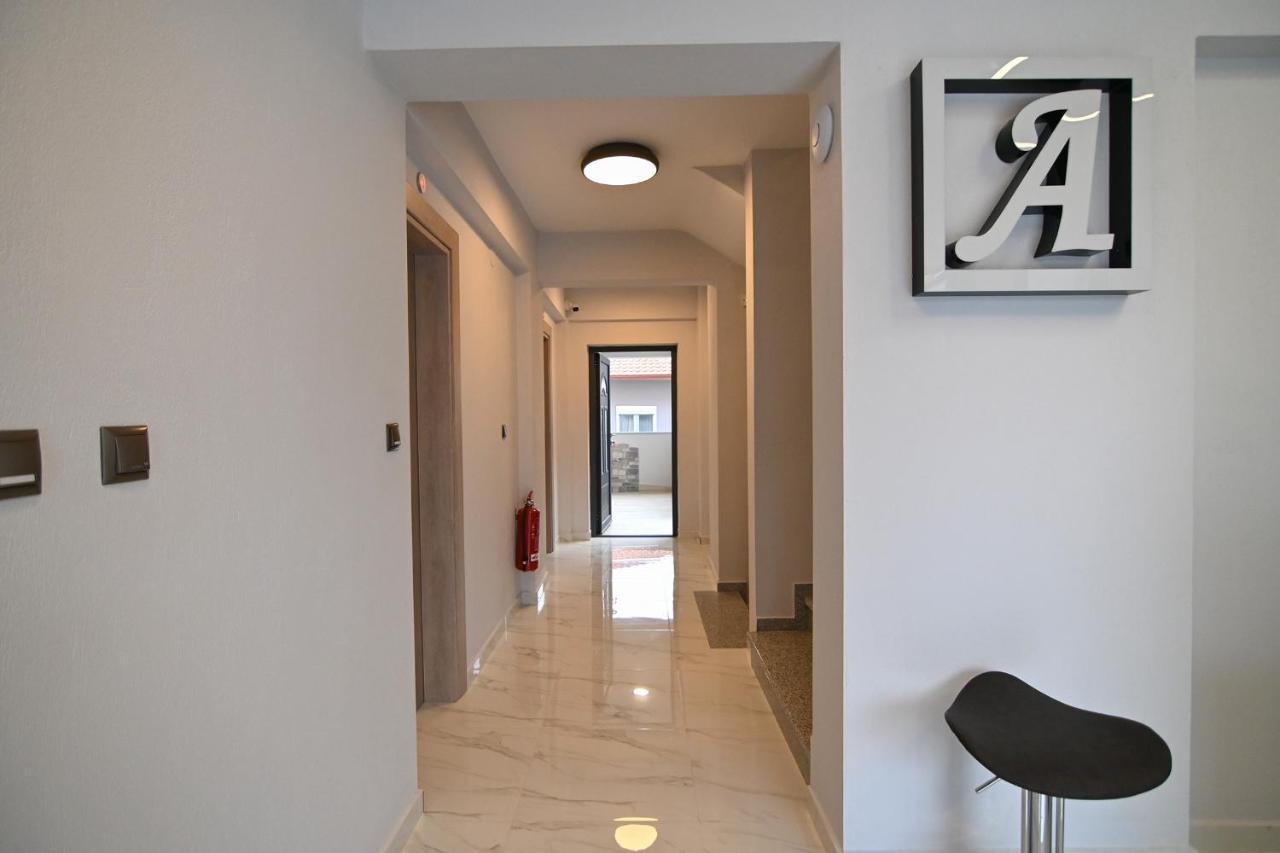 Armonia Luxury Suites Vrasná 外观 照片